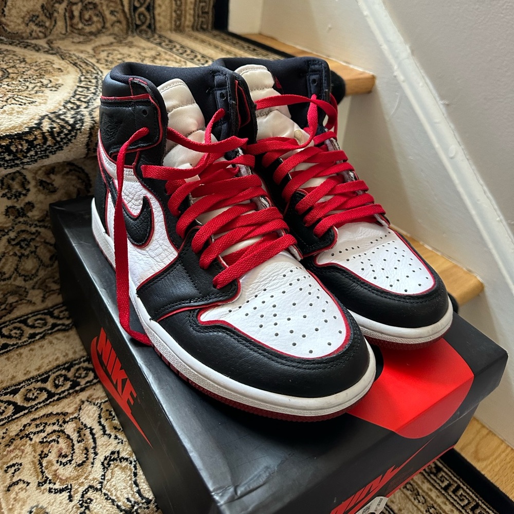 Nike Air Jordan 1 Retro OG “bloodline”